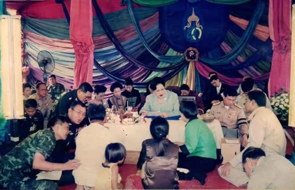 โครงการศิลปาชีพบ้านทันสมัย ศูนย์สืบสานภูมิปัญญาและพัฒนาคุณภาพชีวิตชุมชน