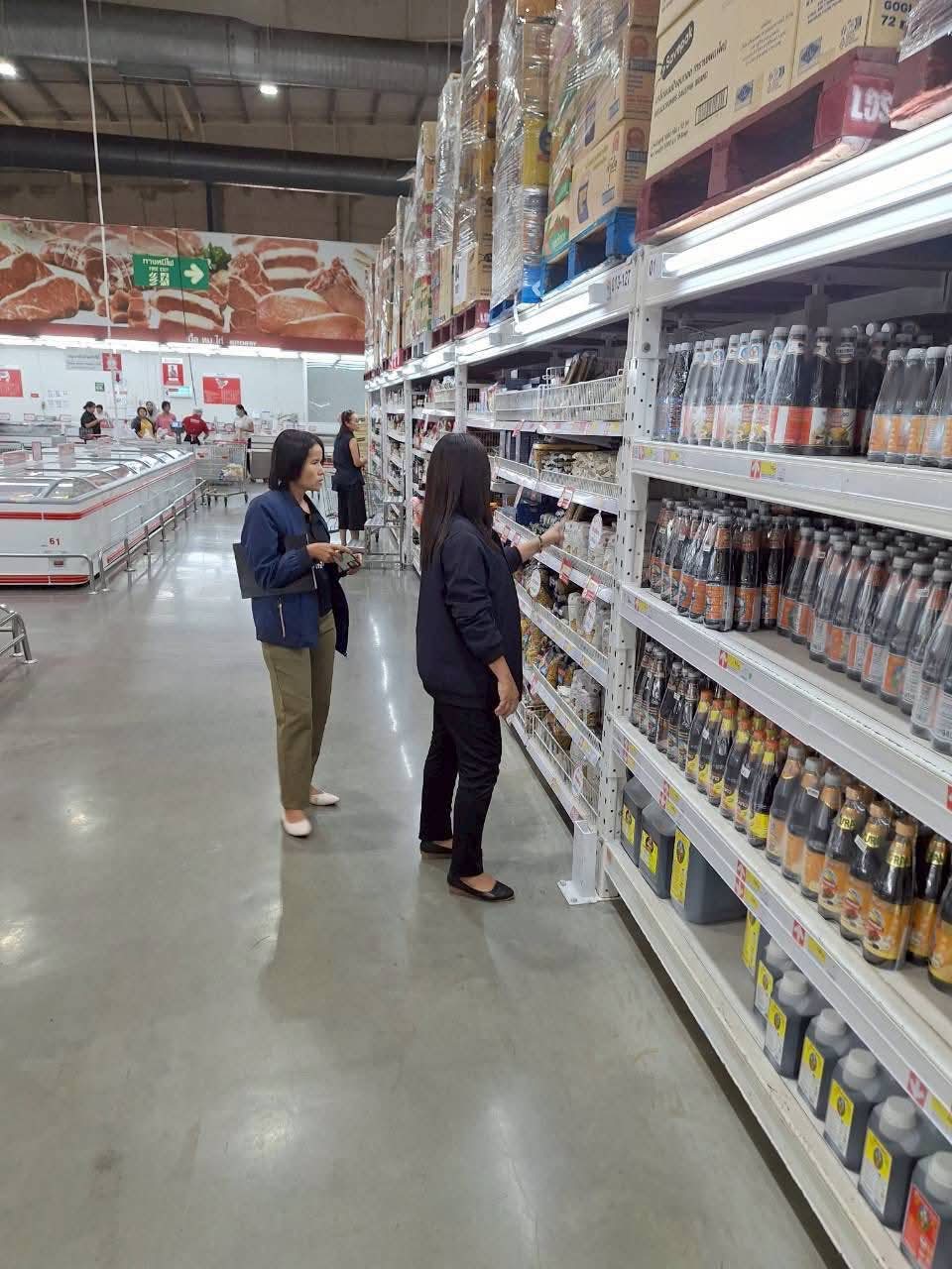 พาณิชย์นครพนมลงพื้นที่ติดตามราคาสินค้าอุปโภคบริโภค ณ แมคโคร สาขานครพนม ย้ำสินค้าราคาทรงตัว ปริมาณเพียงพอ ท่ามกลางสถานการณ์ตะวันออกกลาง