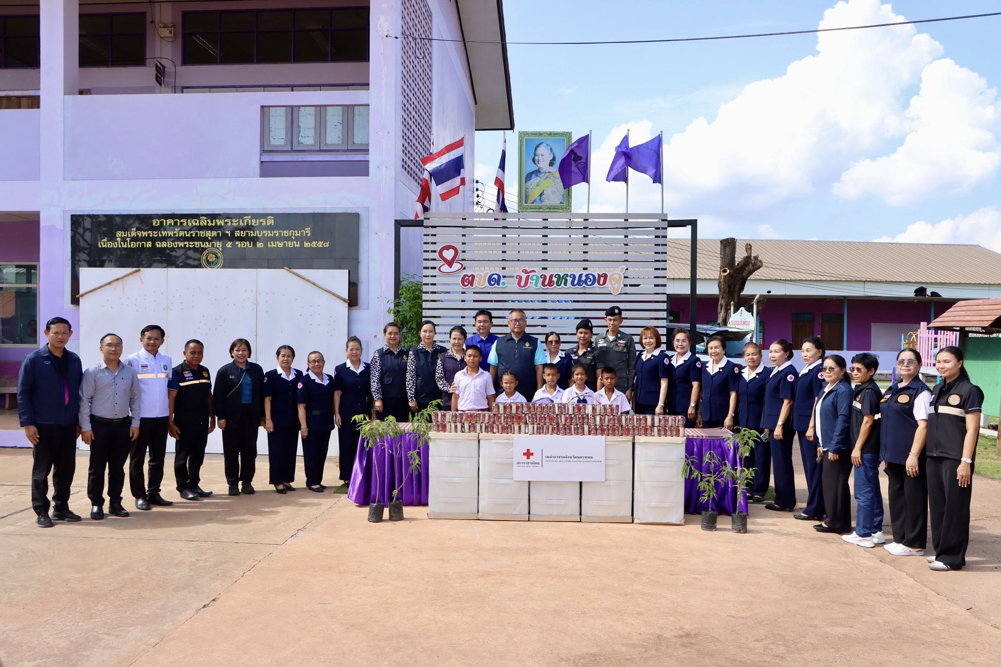 เหล่ากาชาดจังหวัดนครพนมลงพื้นที่ติดตามการดำเนินงานโรงเรียน ตชด. พร้อมขับเคลื่อนโครงการส่งเสริมการอ่านออกเขียนได้ตามพระราชดำริฯ