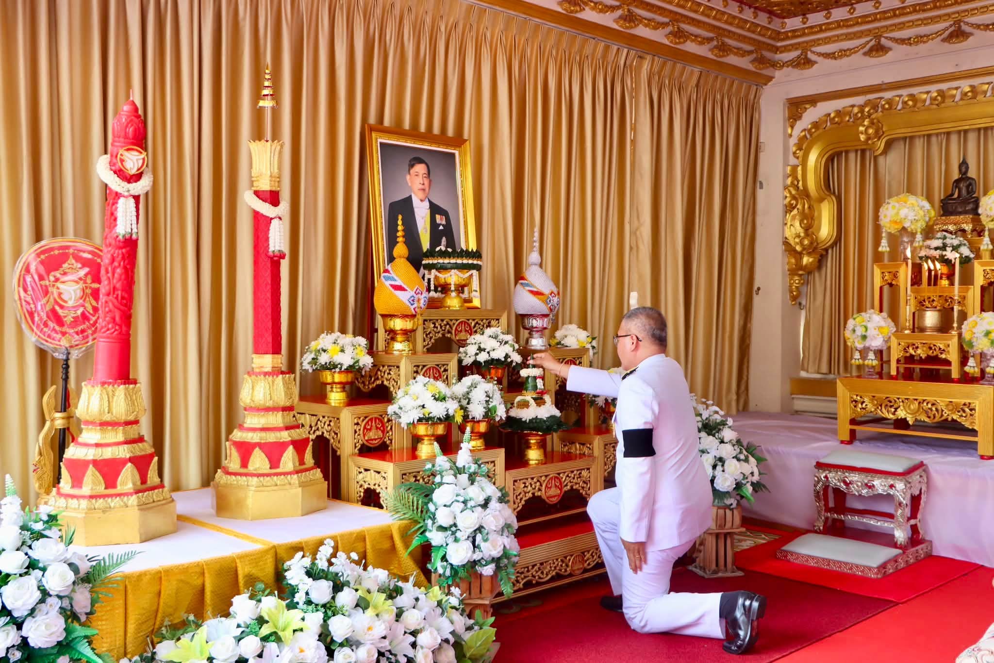 พระบาทสมเด็จพระเจ้าอยู่หัว พระราชทานเทียนพรรษาถวายเป็นพุทธบูชาต่อองค์พระธาตุพนม เนื่องในวันเข้าพรรษา ประจำปี 2569
