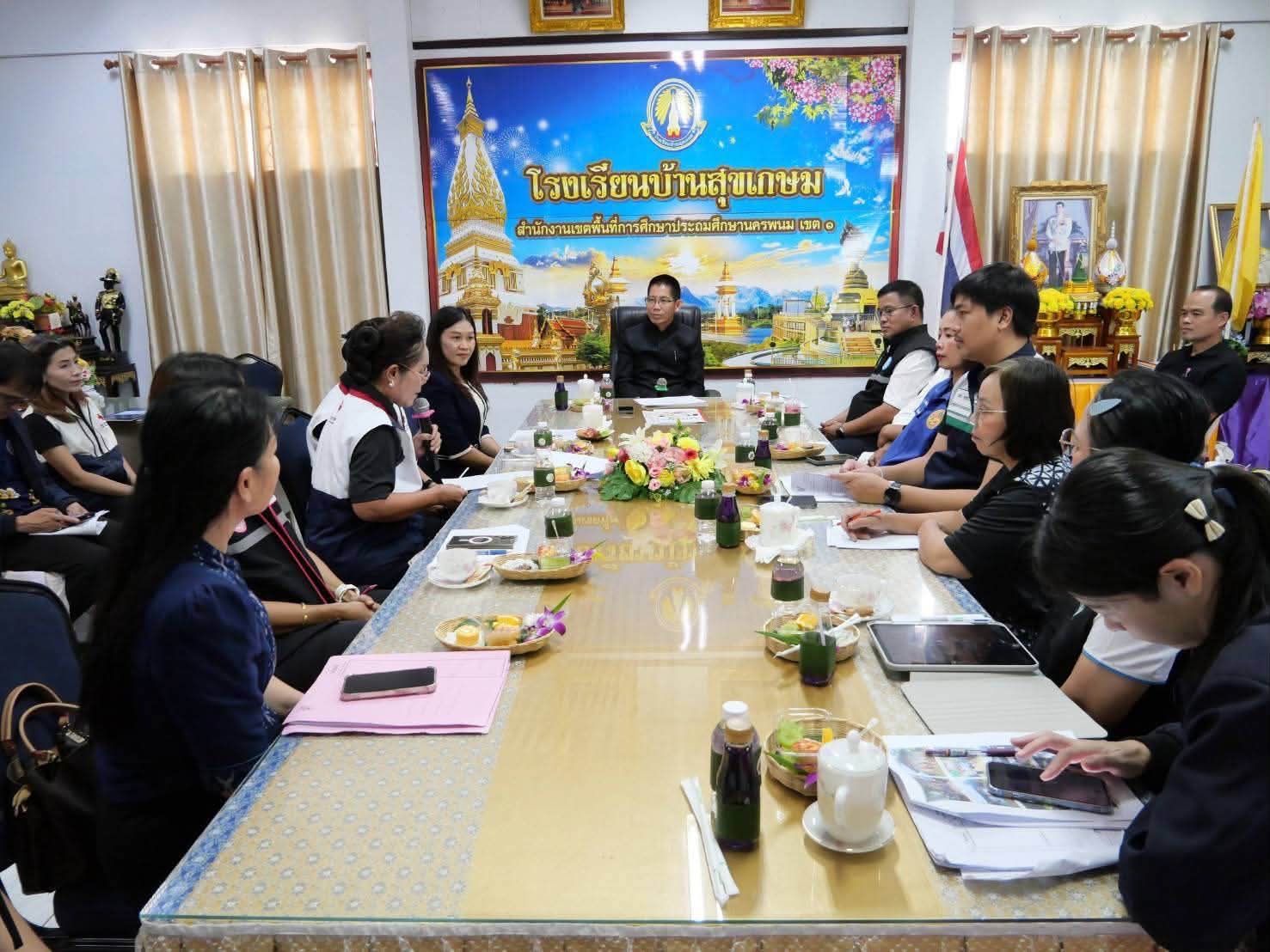 รองผู้ว่าฯ นครพนม นำทีมบูรณาการลงพื้นที่นิเทศ ติดตามโครงการส่งเสริมและพัฒนาการพูด อ่าน เขียนภาษาไทย ตามพระราชดำริฯ มุ่งพัฒนาทักษะภาษาและคุณภาพชีวิตนักเรียนอย่างรอบด้าน